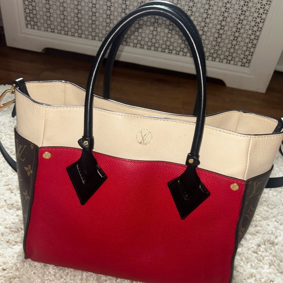 Authentic Louis Vuitton Purse On My Side - Picture 4 of 7